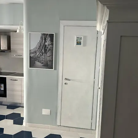 Apartment The Small Nest At Coliseum 1
